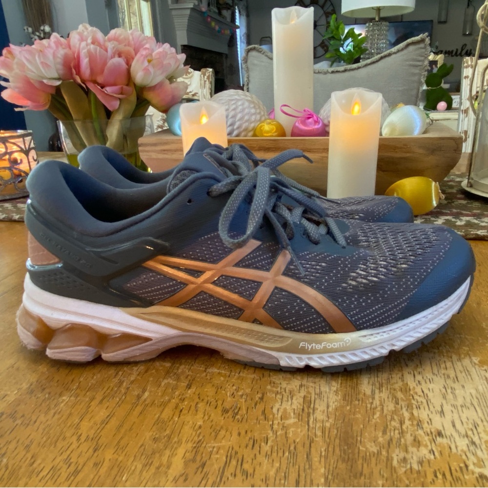 ASICS GEL-KAYANO 26 running shoes.